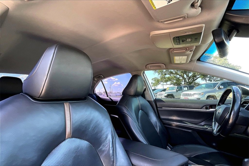 Used 2020 Toyota Camry XLE image 28