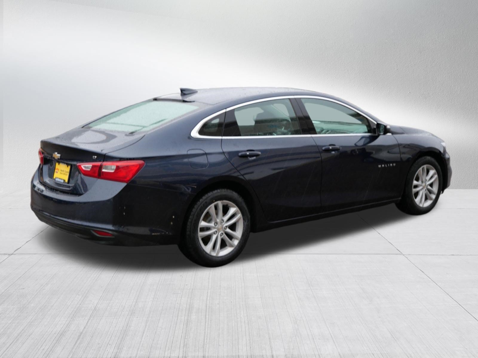 Used 2017 Chevrolet Malibu LT FWD image 7