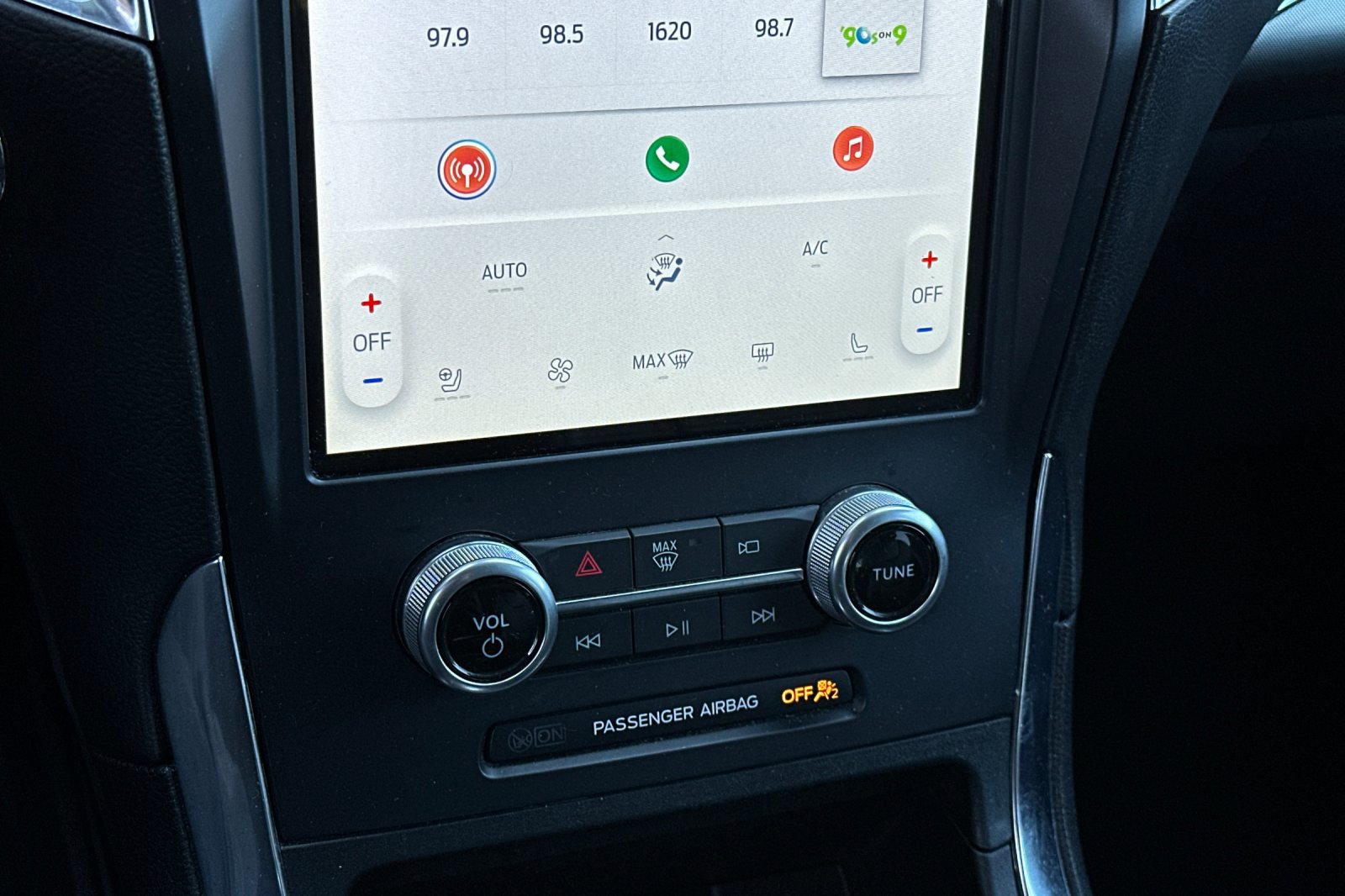 Certified 2022 Ford Edge Titanium image 47