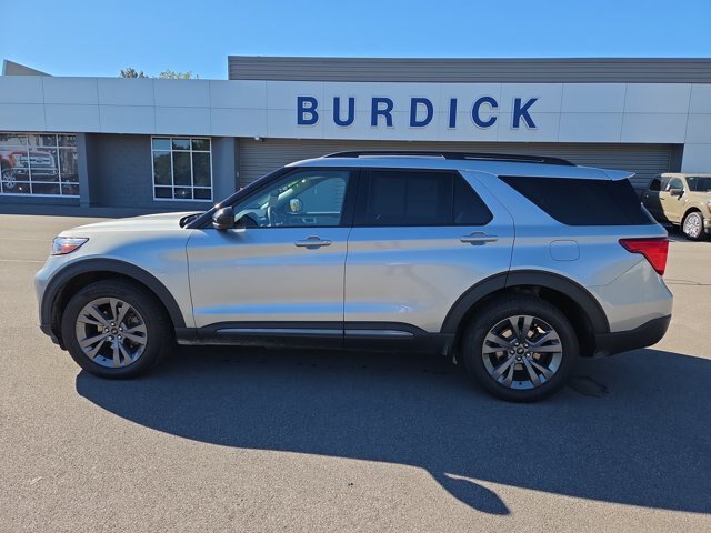 Certified 2023 Ford Explorer XLT w/ Equipment Group 202A AWD/4WD image 3