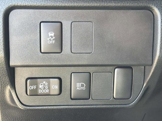 Used 2023 Toyota Tacoma SR5 w/ Technology Package image 18