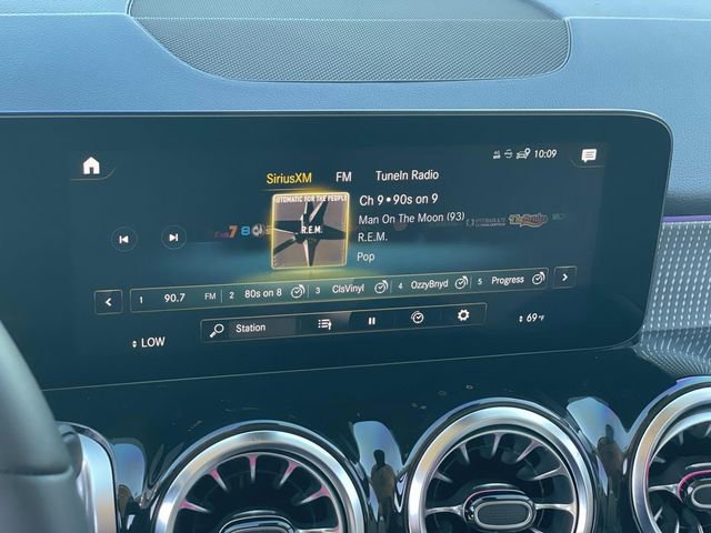 Used 2023 Mercedes-Benz EQB 300 4MATIC image 13