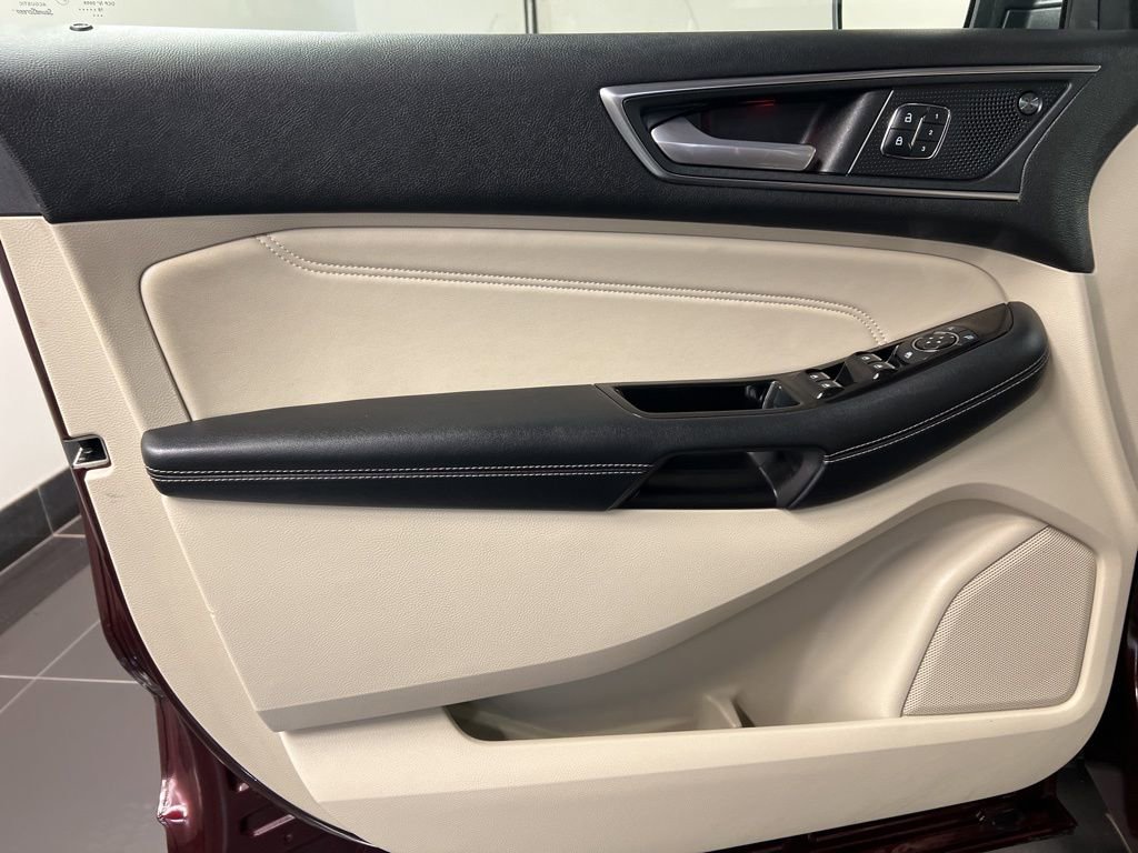 Certified 2019 Ford Edge Titanium w/ Cold Weather Package FWD image 29
