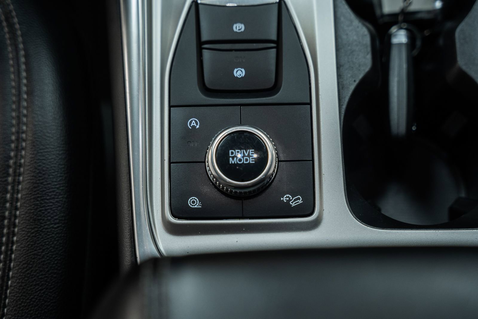 Certified 2020 Ford Explorer XLT w/ Equipment Group 202A image 33