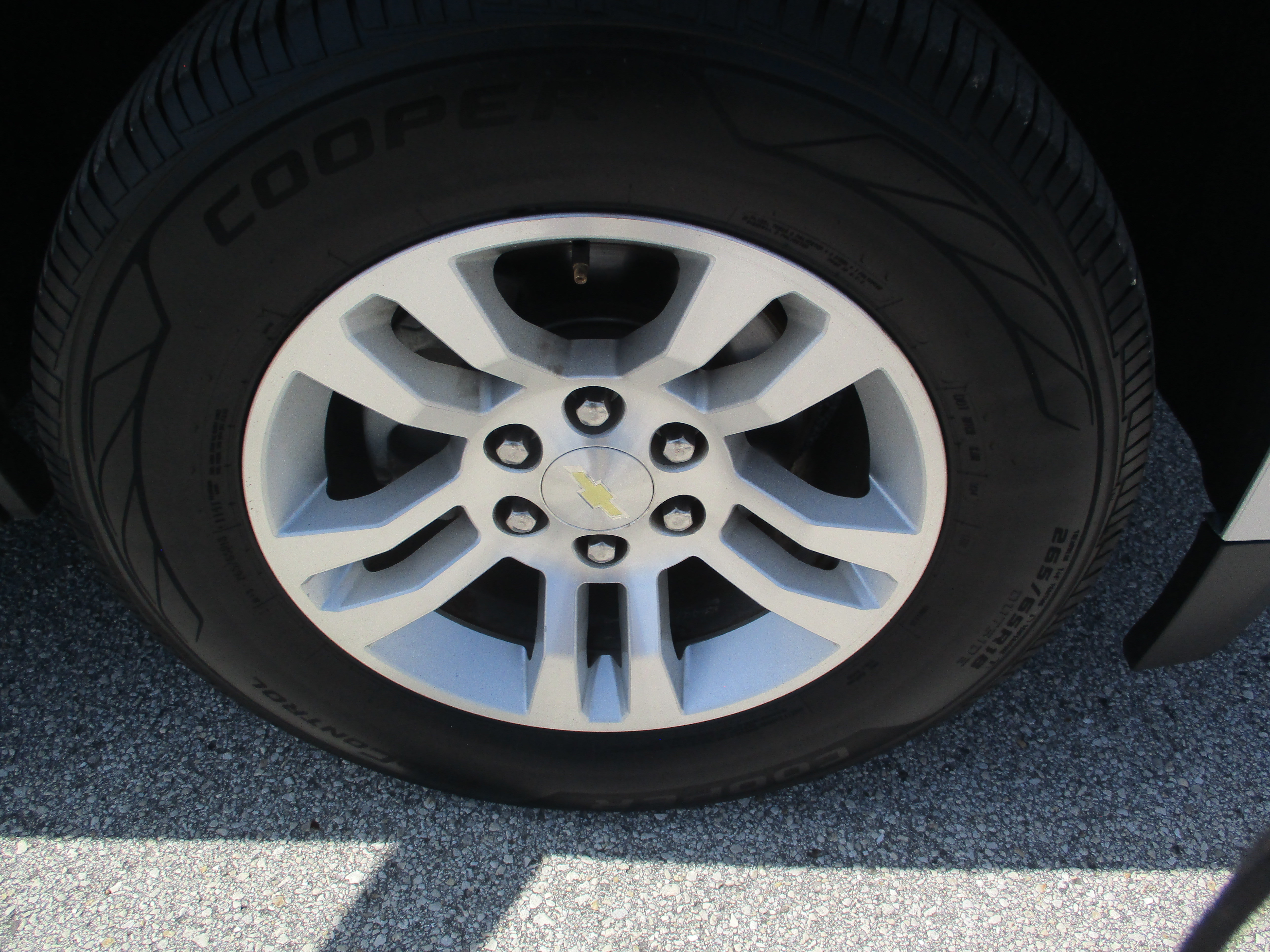 Used 2018 Chevrolet Suburban LT RWD image 9