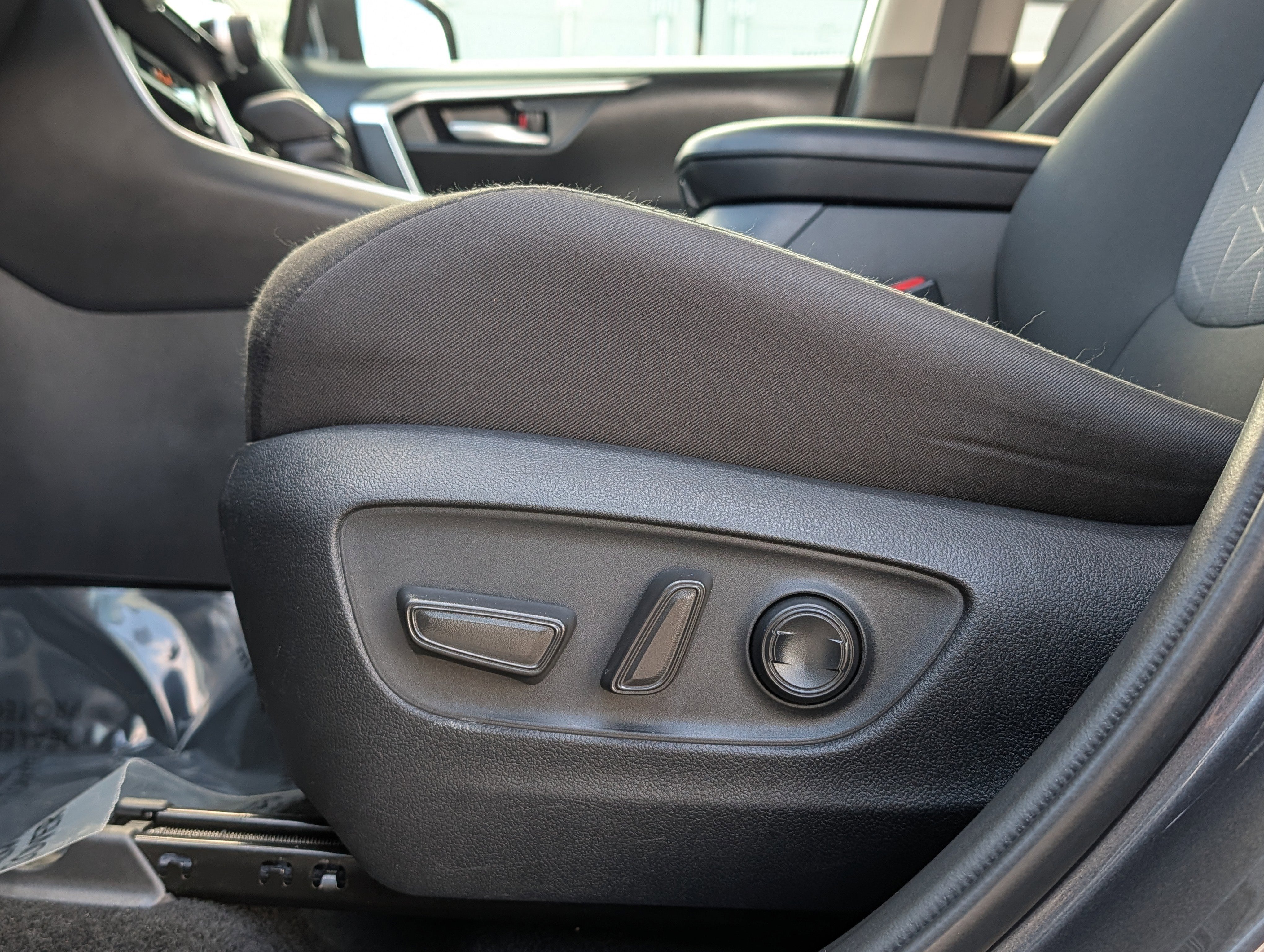 Used 2025 Toyota RAV4 XLE image 22