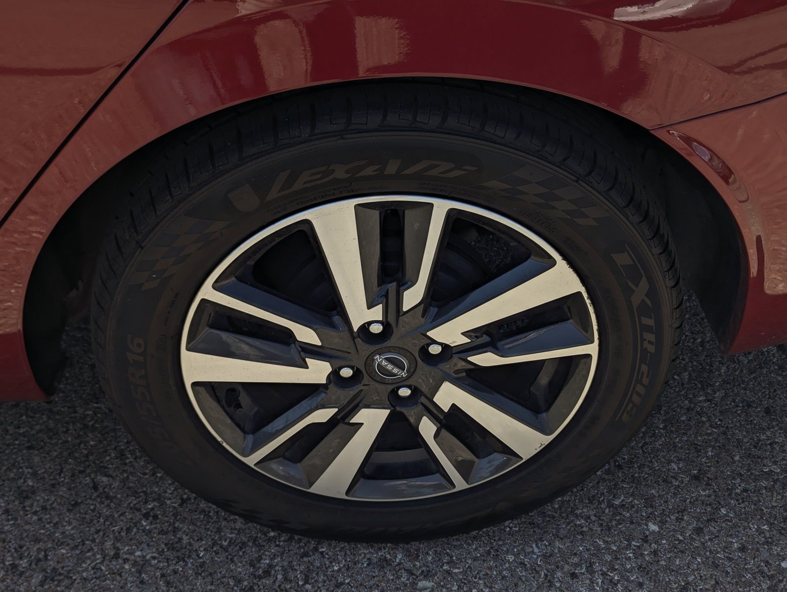 Used 2024 Nissan Versa SV FWD image 7
