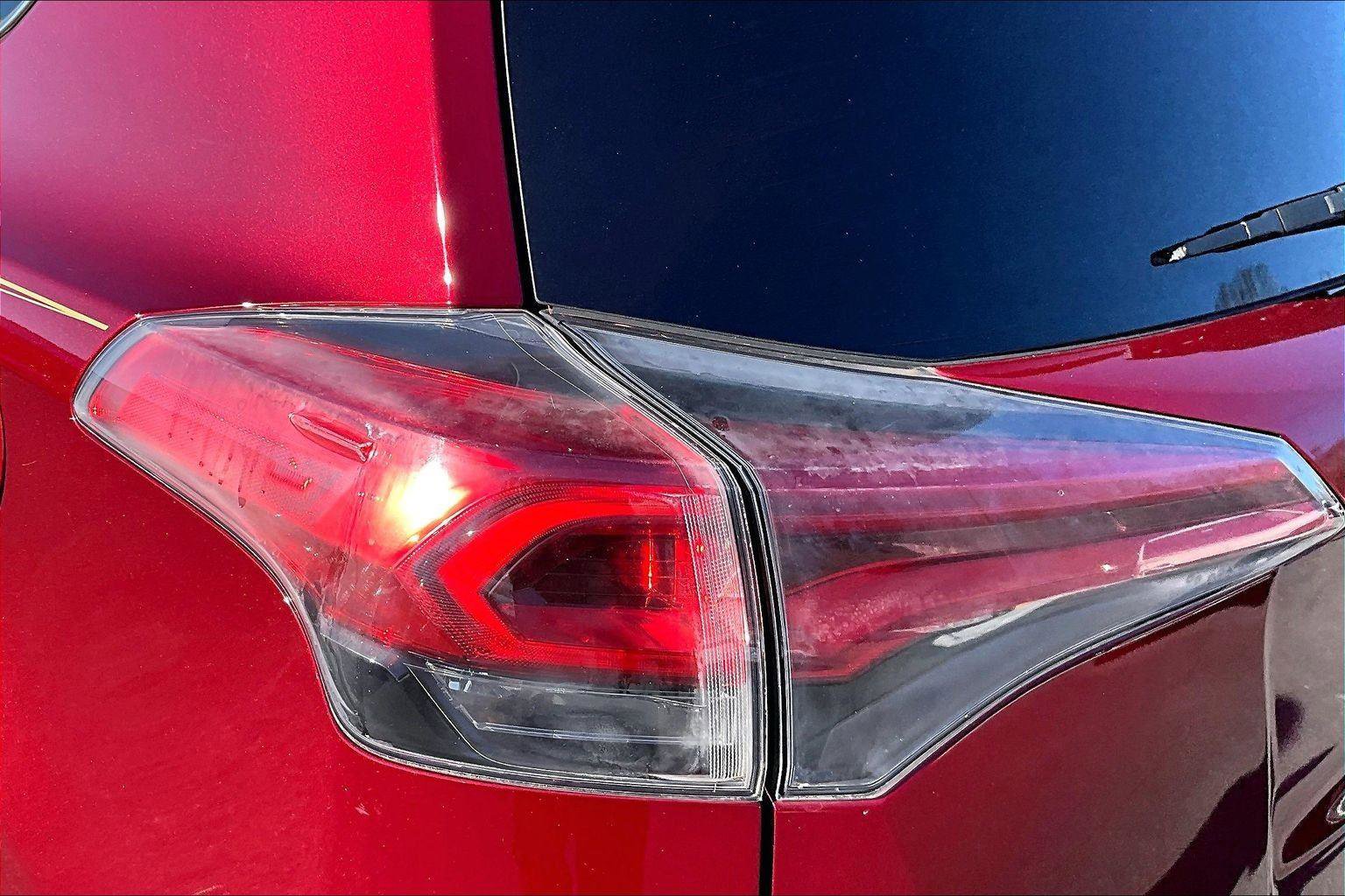 Used 2018 Toyota RAV4 Limited image 30