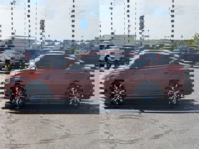 Used 2021 Nissan Altima 2.5 SR image 2