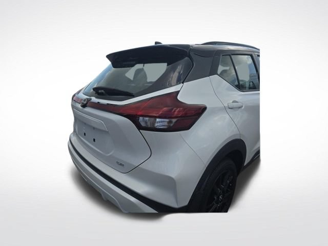 Used 2023 Nissan Kicks SR w/ SR Premium Package FWD image 4
