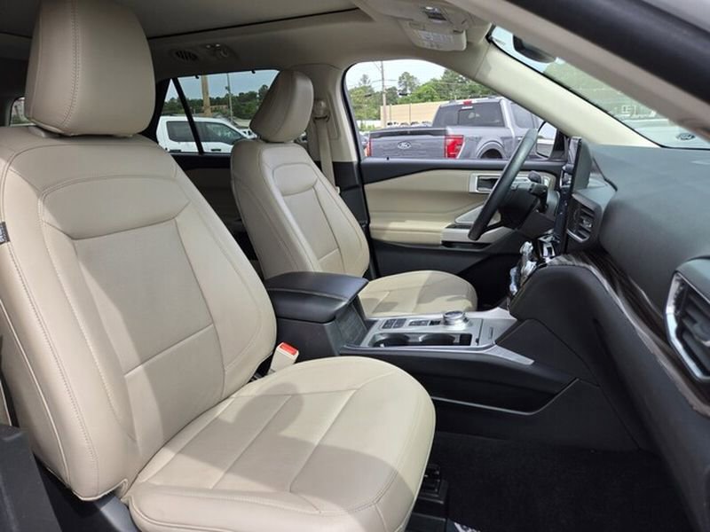 Certified 2023 Ford Explorer Limited w/ Limited Technology Package RWD image 23