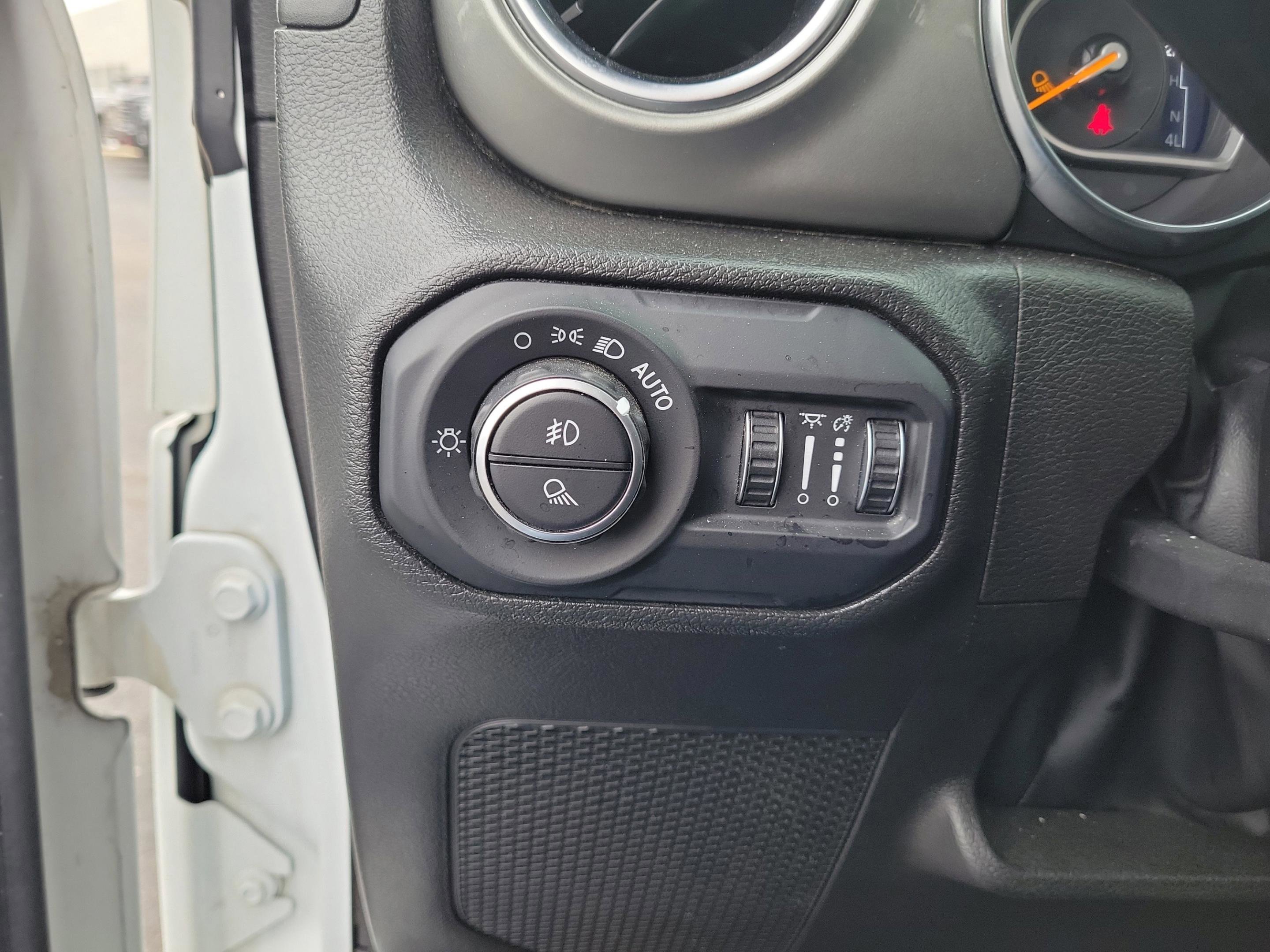 Used 2022 Jeep Gladiator Overland w/ Cold Weather Group image 29