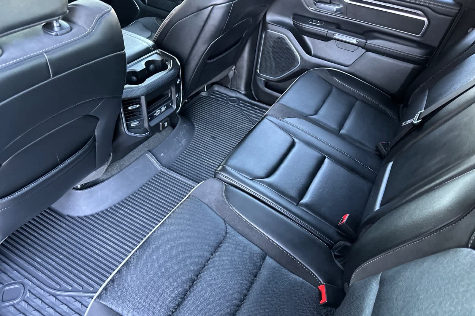 Used 2024 RAM 1500 Laramie AWD/4WD image 4