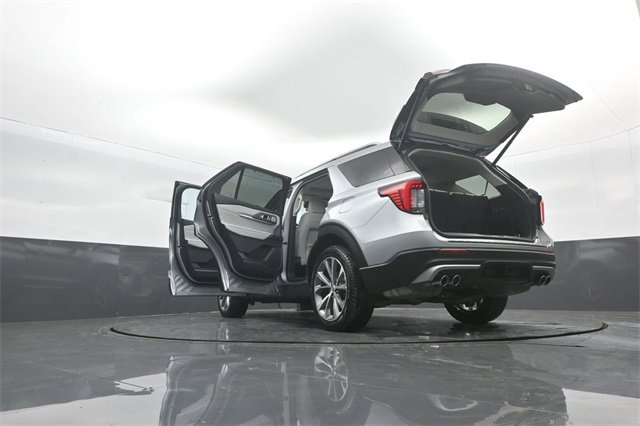 Certified 2025 Ford Explorer Platinum w/ Ultimate Package image 40
