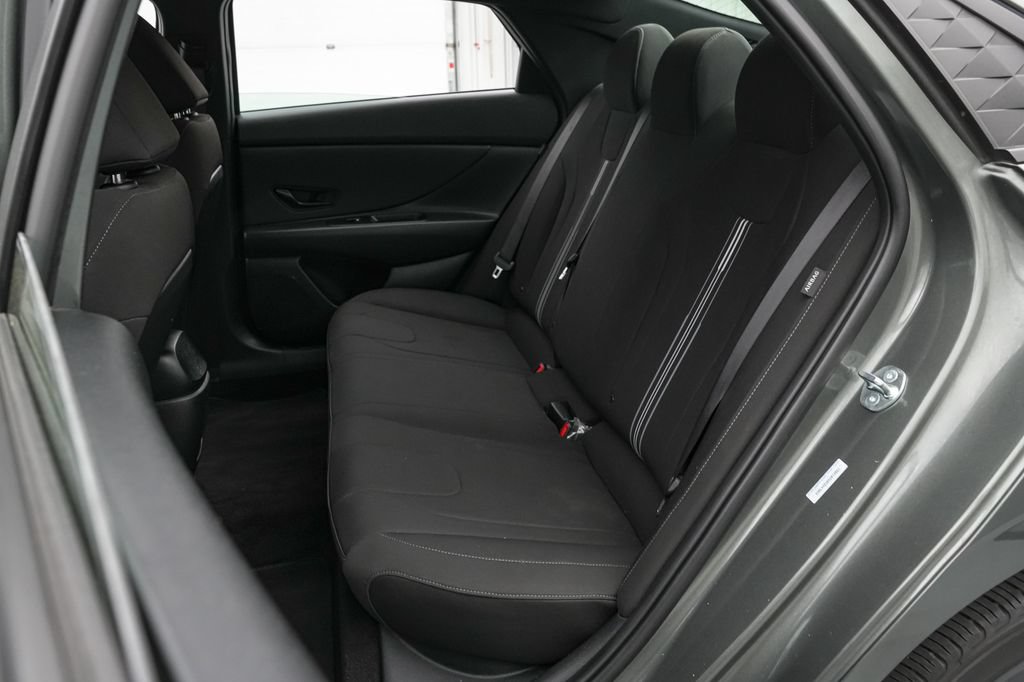 Used 2025 Hyundai Elantra Sport FWD image 18