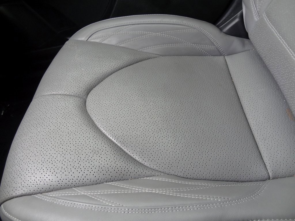 Used 2019 Toyota Avalon Limited image 43