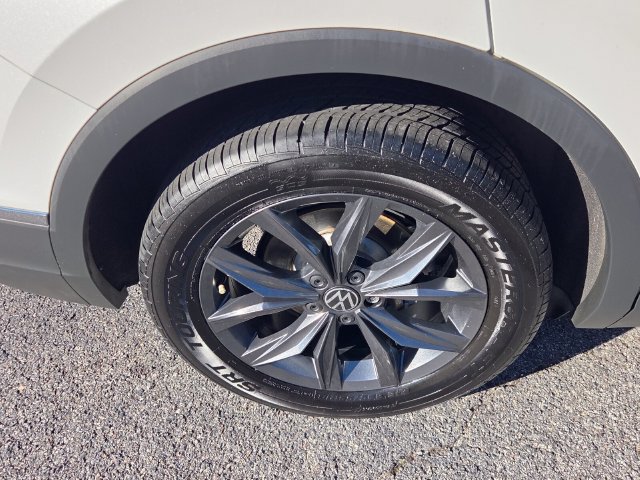 Used 2023 Volkswagen Tiguan SE FWD image 9