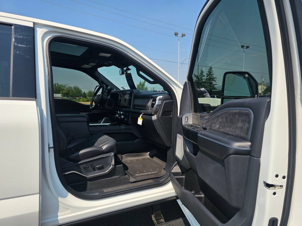 Certified 2025 Ford F450 Platinum w/ Camper Package AWD/4WD image 10
