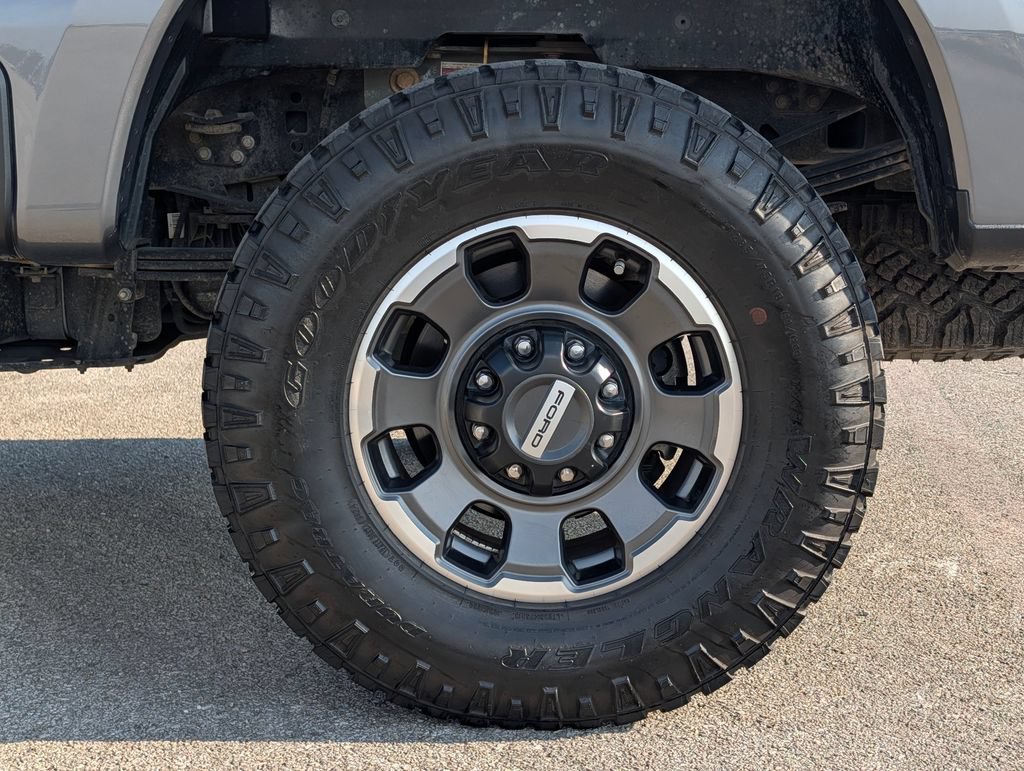 Certified 2024 Ford F250 Platinum w/ Tremor Off-Road Package AWD/4WD image 26