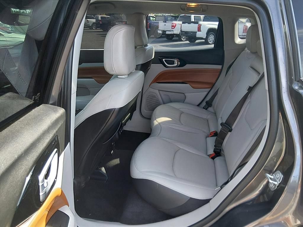 Used 2022 Jeep Compass Limited w/ Elite Group AWD/4WD image 14