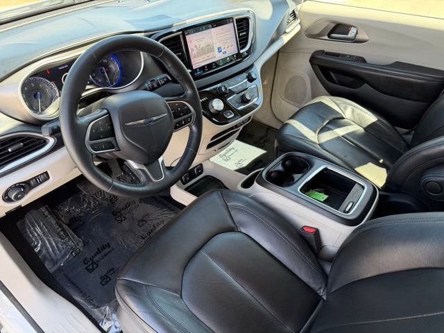 Used 2021 Chrysler Pacifica Touring-L image 12