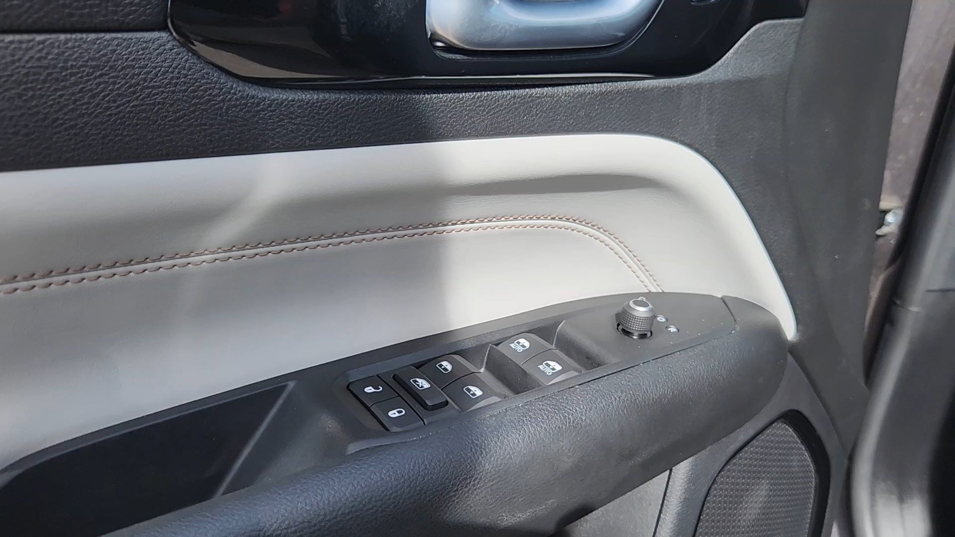 Used 2022 Jeep Compass Limited w/ Elite Group AWD/4WD image 25