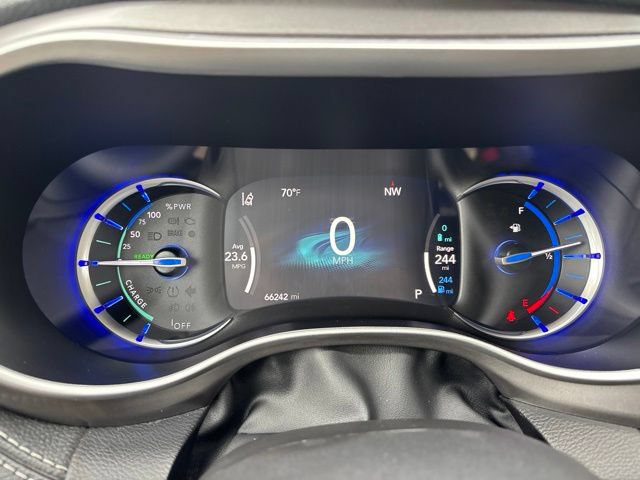 Used 2024 Chrysler Pacifica Limited FWD image 19