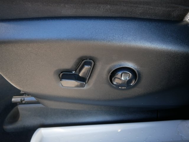 Used 2023 Chrysler Pacifica Touring-L FWD image 17