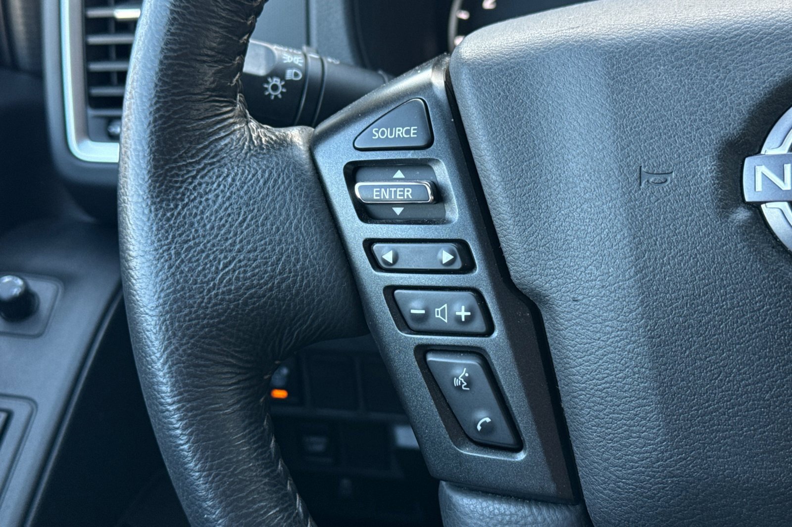 Used 2022 Nissan Frontier SV image 27