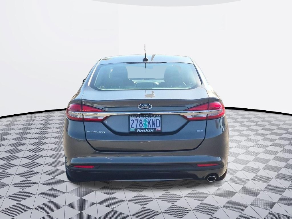 Certified 2018 Ford Fusion SE FWD image 5