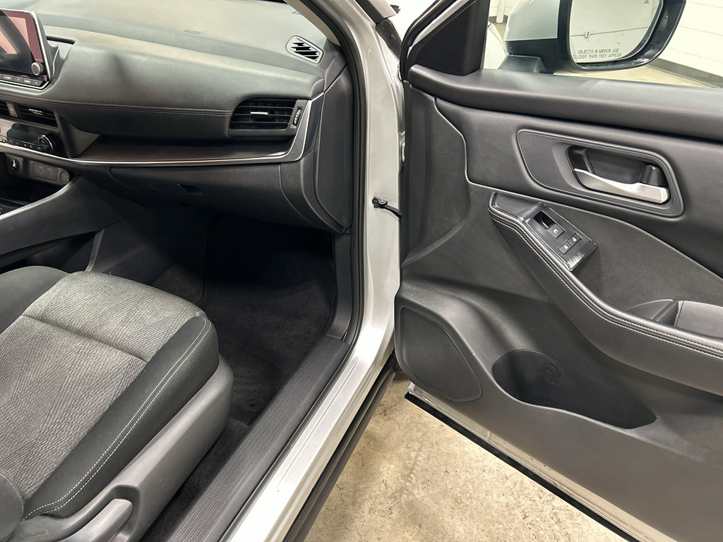 Used 2024 Nissan Rogue S FWD image 34