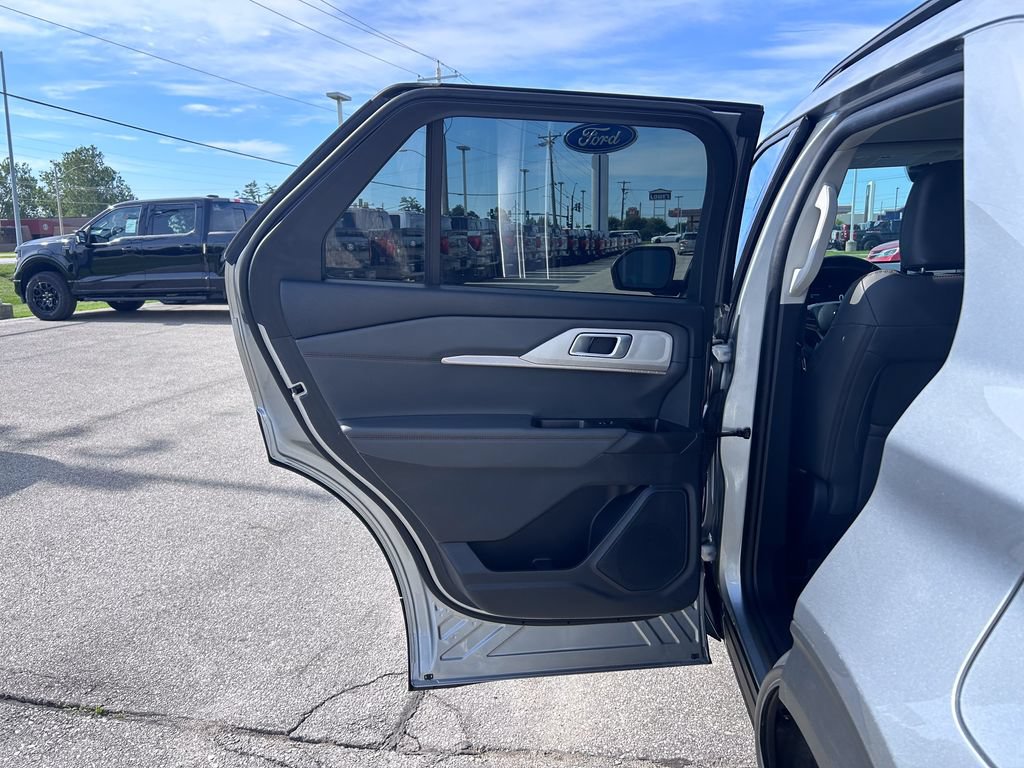 Certified 2025 Ford Explorer Active w/ Active Comfort Package AWD/4WD image 16
