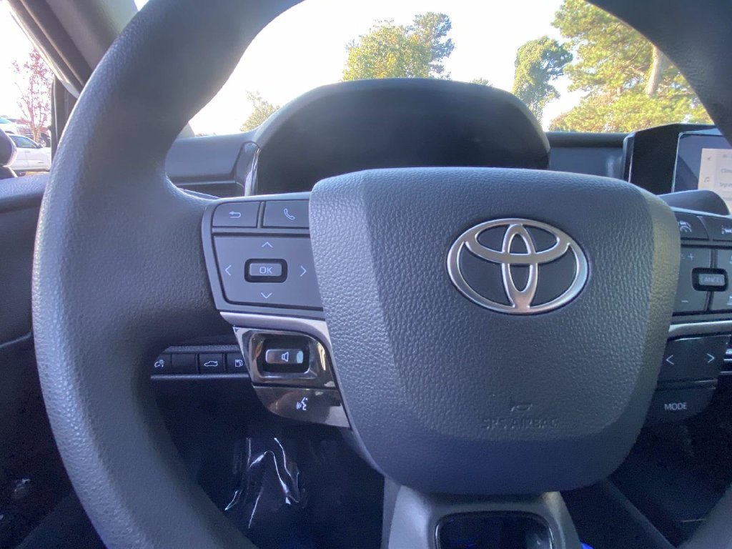 Used 2025 Toyota Camry LE FWD image 32