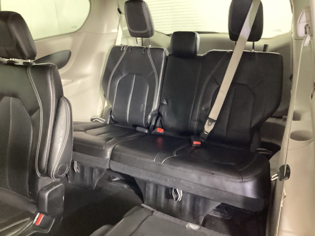 Used 2024 Chrysler Pacifica Touring-L FWD image 32