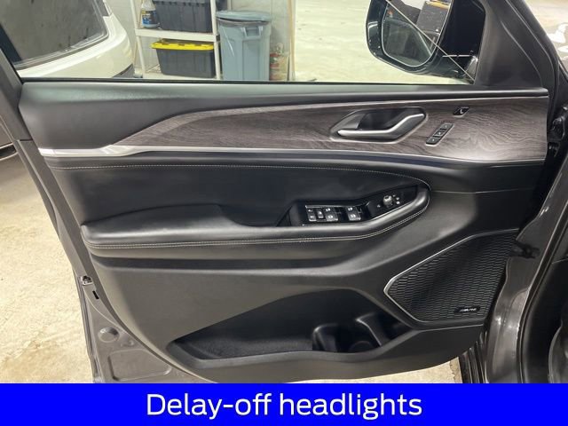 Used 2023 Jeep Grand Cherokee L Overland w/ Luxury Tech Group IV AWD/4WD image 19