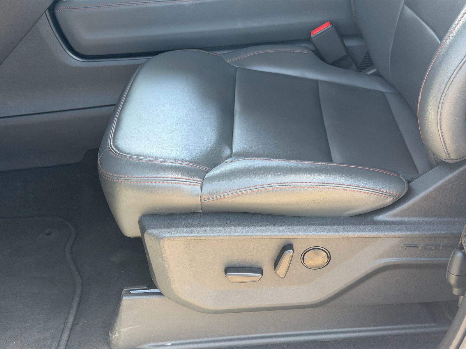 Certified 2025 Ford Expedition Active AWD/4WD image 22