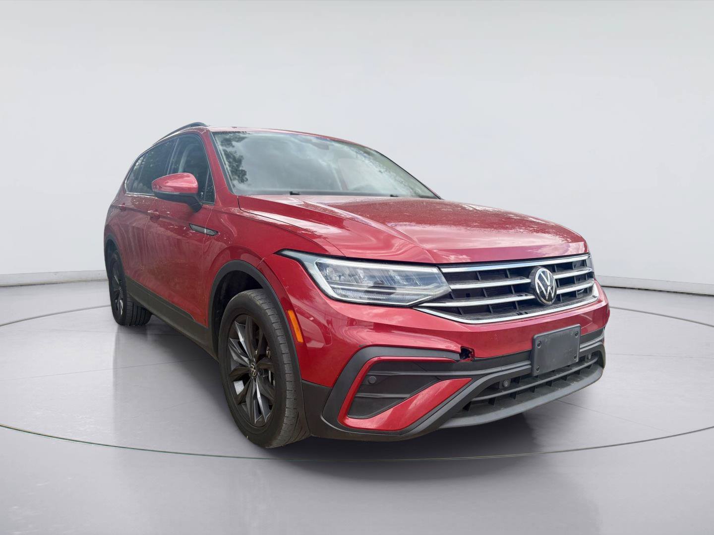 Used 2022 Volkswagen Tiguan SE FWD image 1