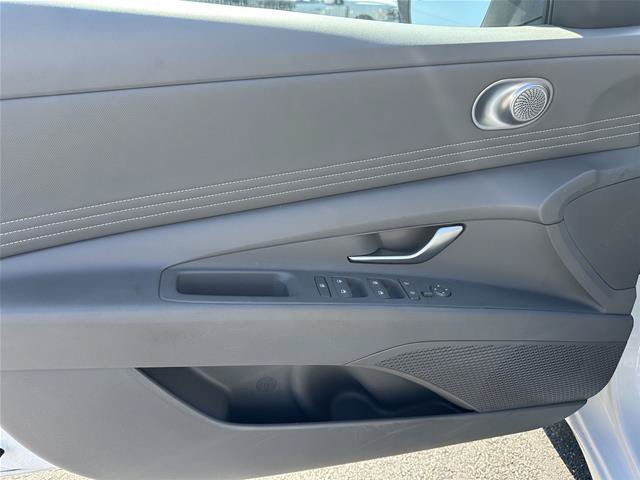 Used 2025 Hyundai Elantra SEL FWD image 19