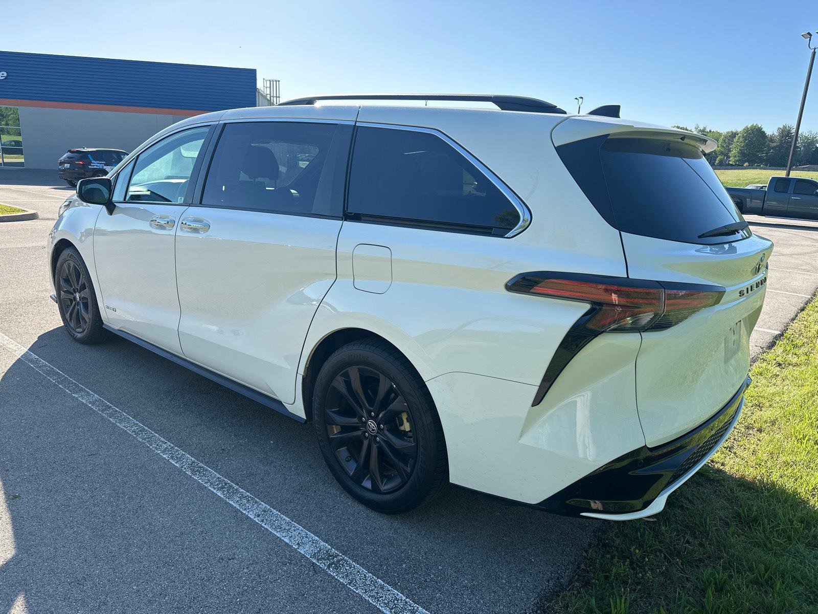 Used 2021 Toyota Sienna XSE w/ XSE Plus Package FWD image 12