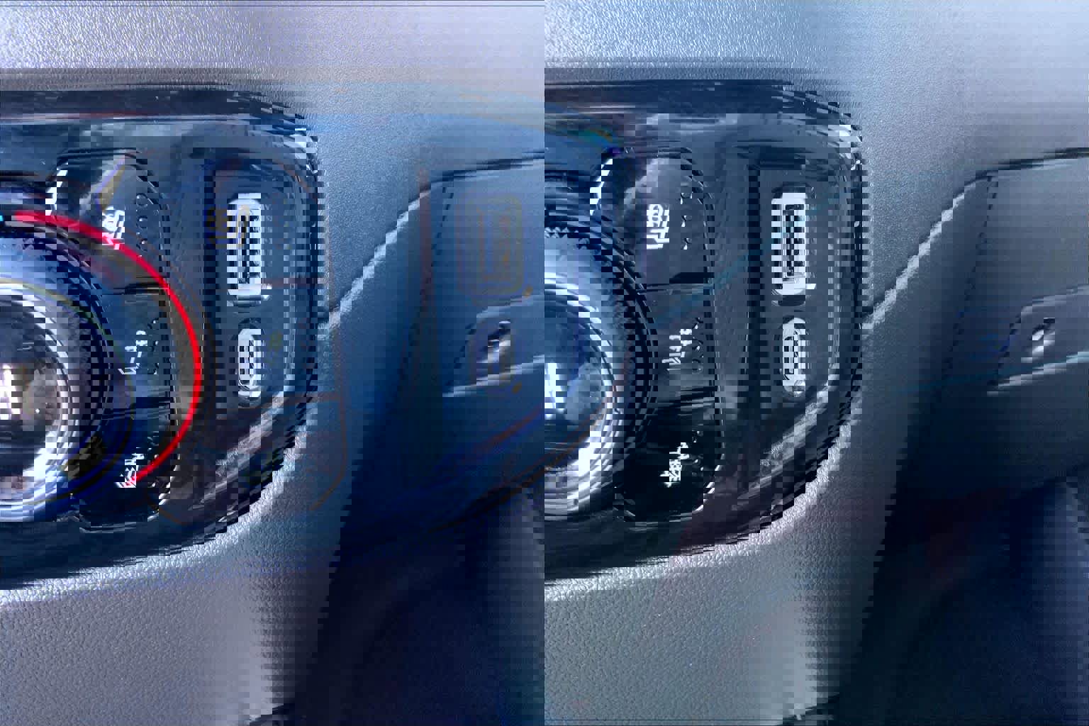 Used 2025 Chevrolet Silverado 3500 LTZ w/ LTZ Premium Package image 32