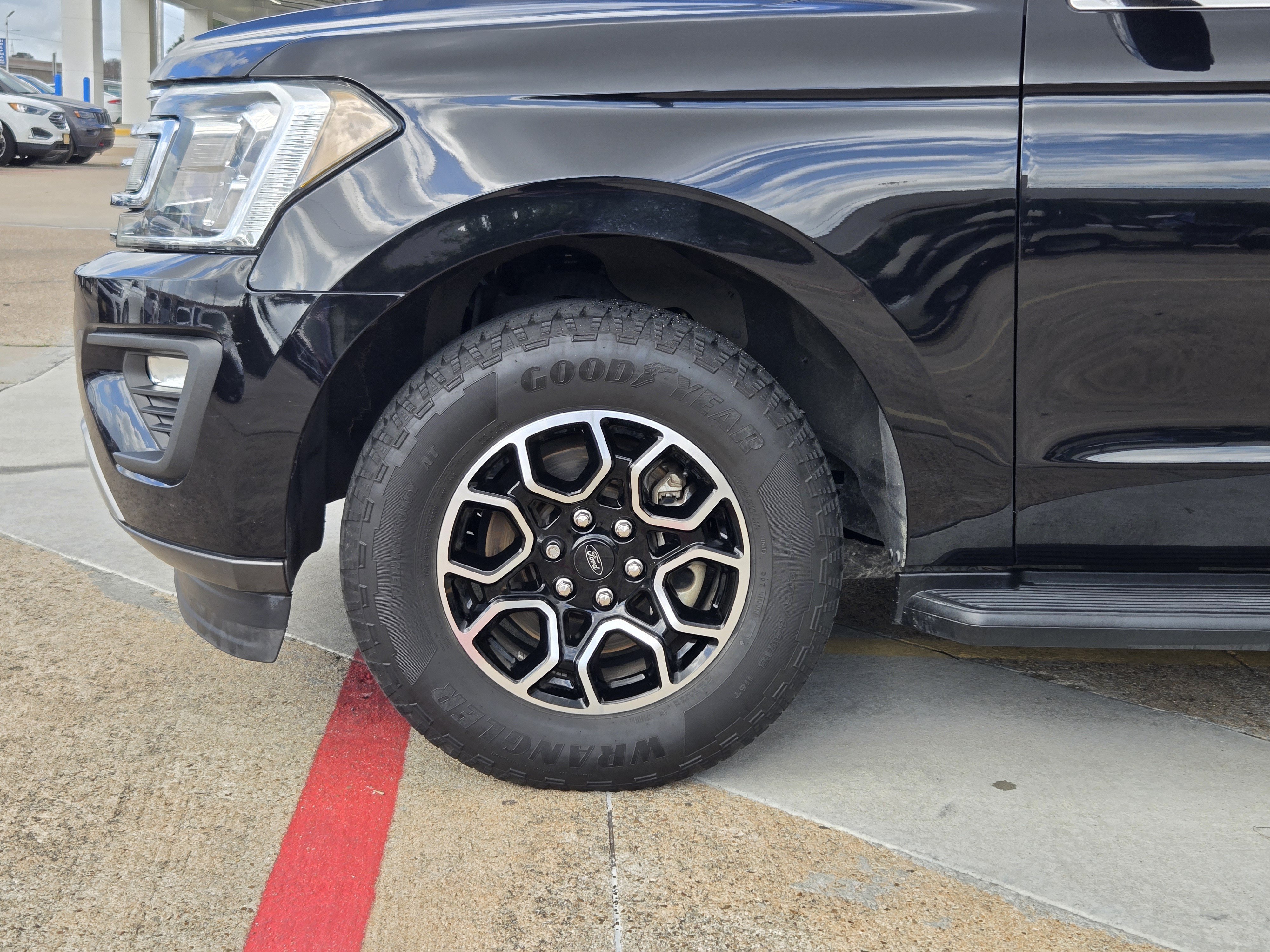 Certified 2020 Ford Expedition XLT w/ Equipment Group 201A RWD image 5