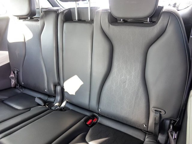 Used 2023 Kia Carnival LX FWD image 16
