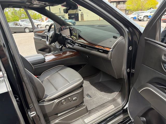 Used 2024 Cadillac Escalade ESV Premium Luxury w/ Performance Package AWD/4WD image 39