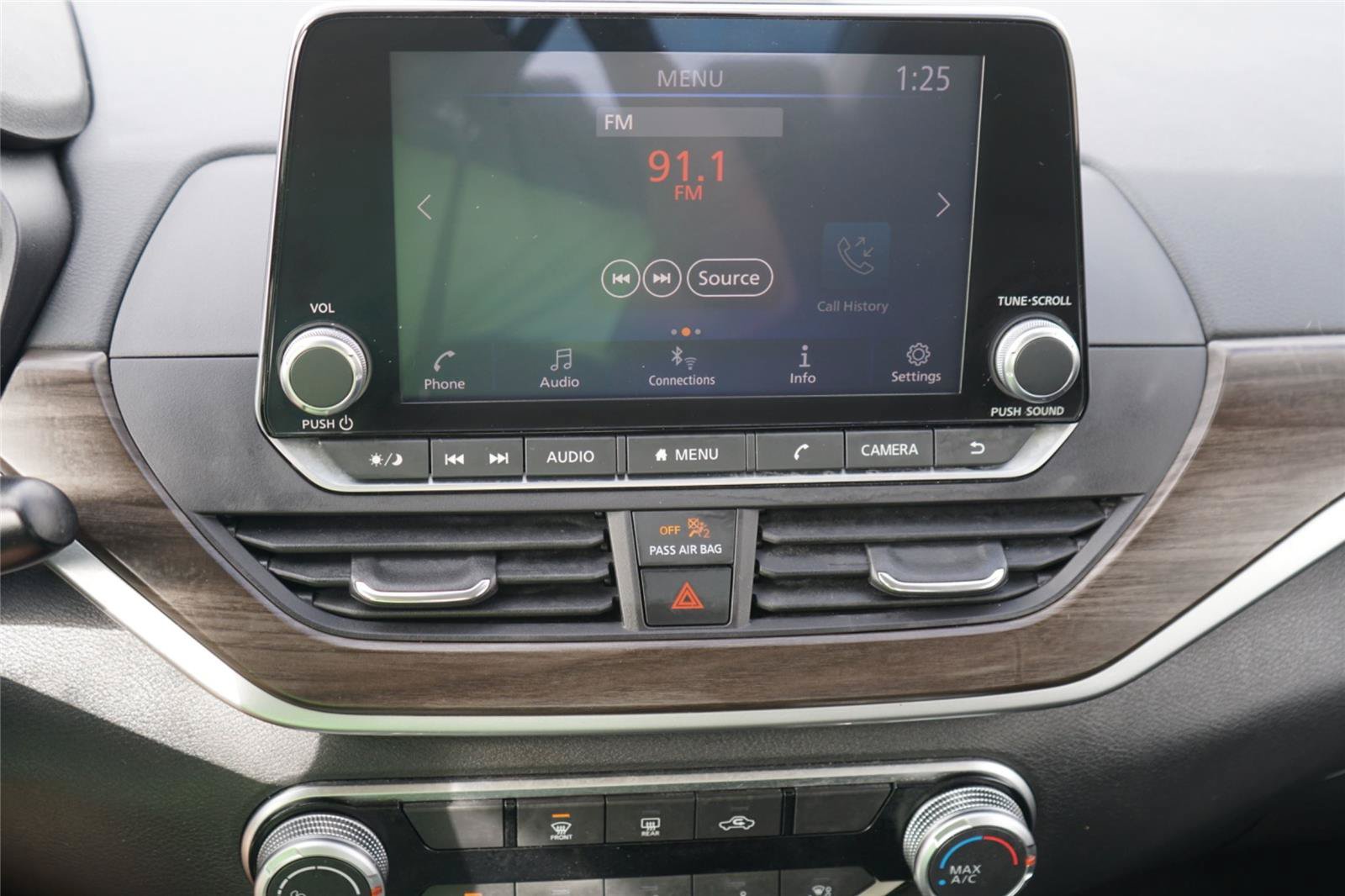 Used 2024 Nissan Altima 2.5 SV FWD image 13