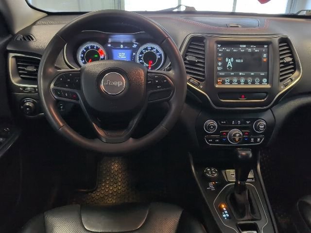 Used 2022 Jeep Cherokee Trailhawk w/ Trailhawk Elite Value Package AWD/4WD image 18