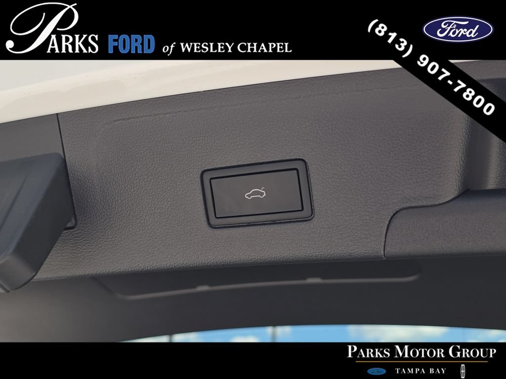 Used 2024 Volkswagen Atlas Cross Sport SEL R-Line AWD/4WD image 9