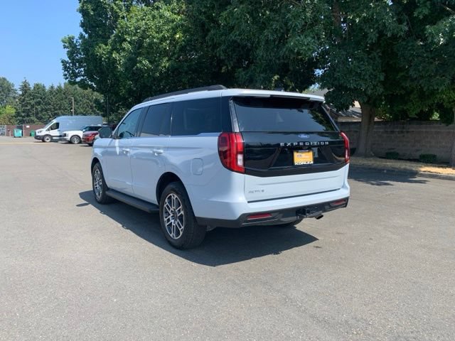 Certified 2025 Ford Expedition Active AWD/4WD image 3