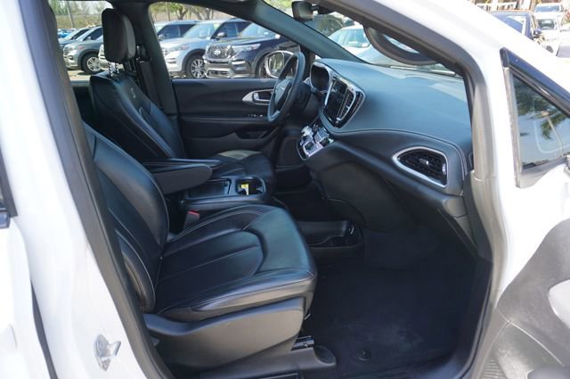 Used 2023 Chrysler Pacifica Touring-L w/ S Appearance Package image 8
