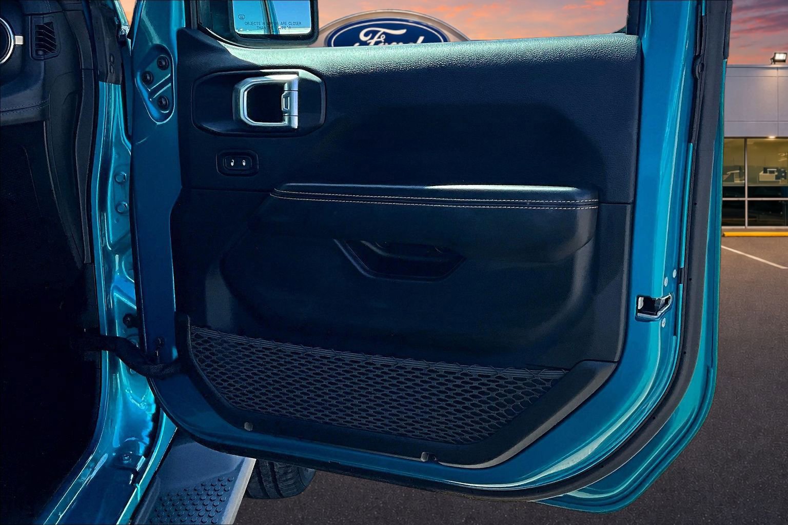 Used 2024 Jeep Wrangler Sahara w/ Technology Group AWD/4WD image 24