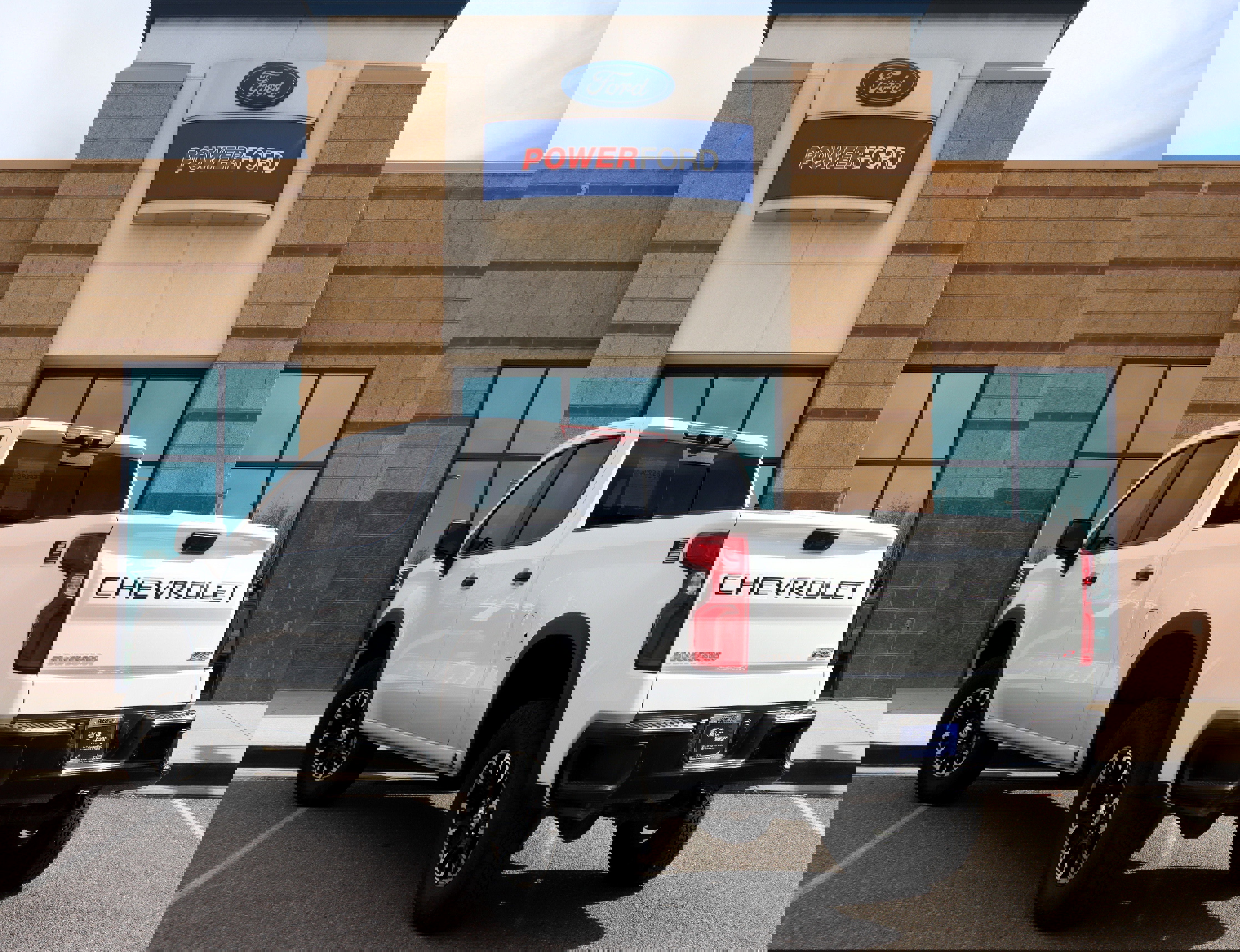 Used 2023 Chevrolet Silverado 1500 ZR2 w/ Technology Package image 3